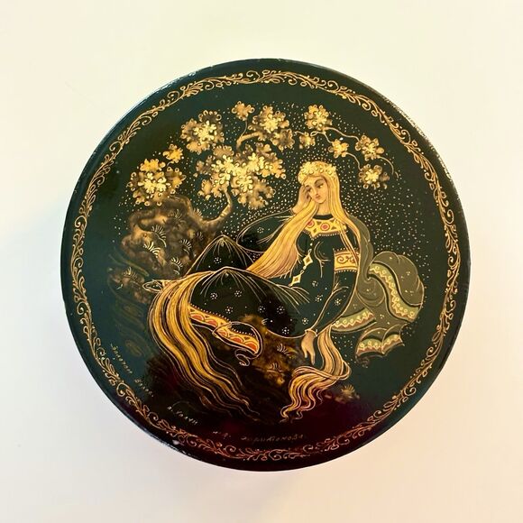 1970s Russian USSR Black Red Lacquer Wood Round Box Kholui Golden Hair Yuryev Sm - Picture 1 of 7